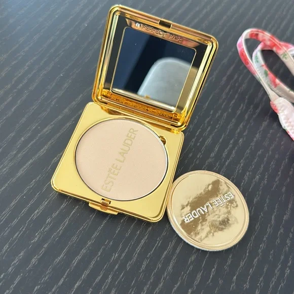 Estée Lauder crystal Disney Minnie and Mickey compact, never used - Picture 4 of 4